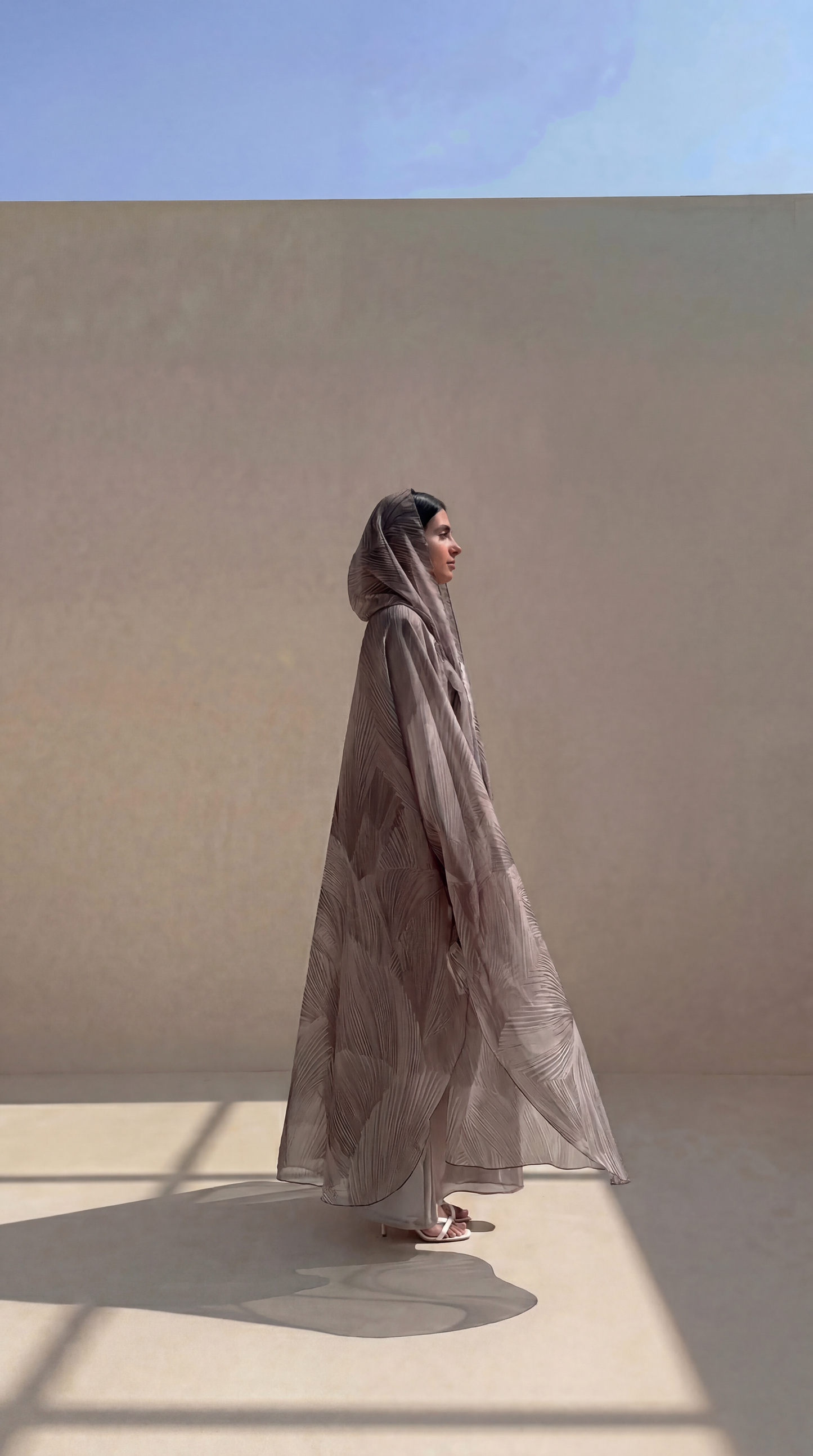 Aura Waves- Taupe Veil